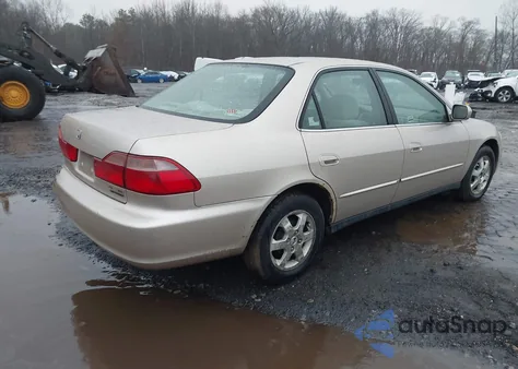 2000 Honda Accord 2.3 Se from USA, damaged, VIN 1HGCG6696YA071745